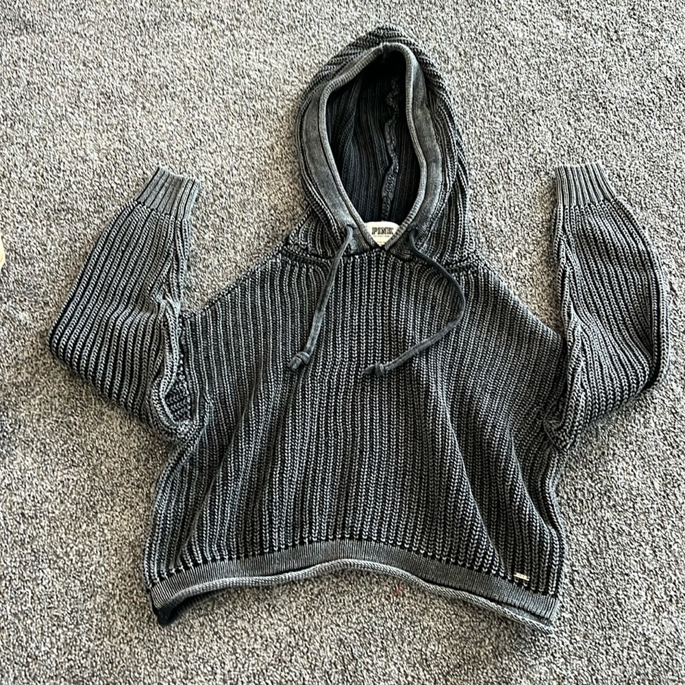 Victoria’s Secret pink women’s small crop sweater